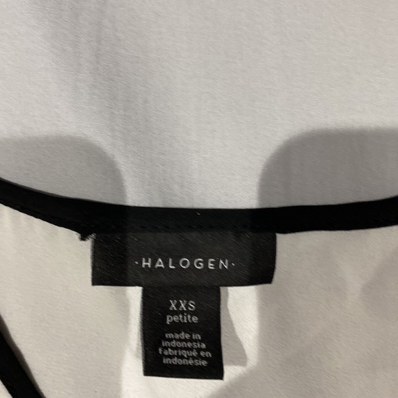 Halogen white tank top with black trim - Picture 2 of 3